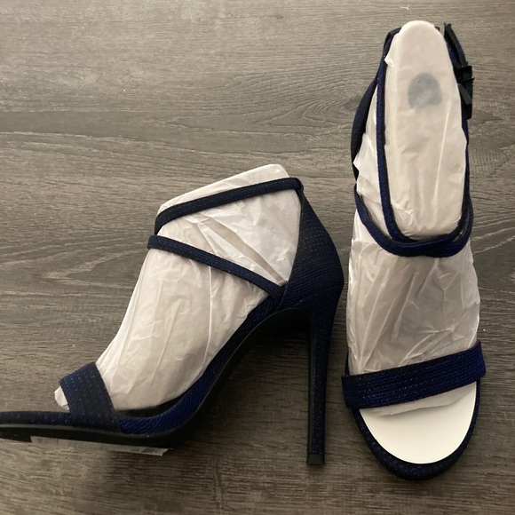 MK Antonia Sandal Heel - Picture 2 of 10